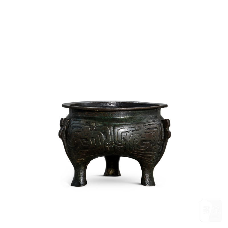 An archaic bronze ritual food vessel, li, Western Zhou dynasty | 西周 青銅獸面紋鬲 - 图2